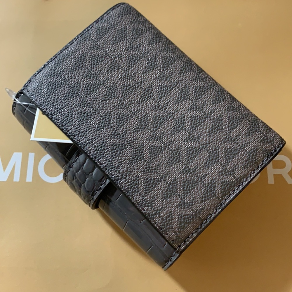 MICHAEL KORS CARMEN MEDIUM FLAP BIFOLD WALLET HEATHER GREY MULTI - Picture 2 of 14